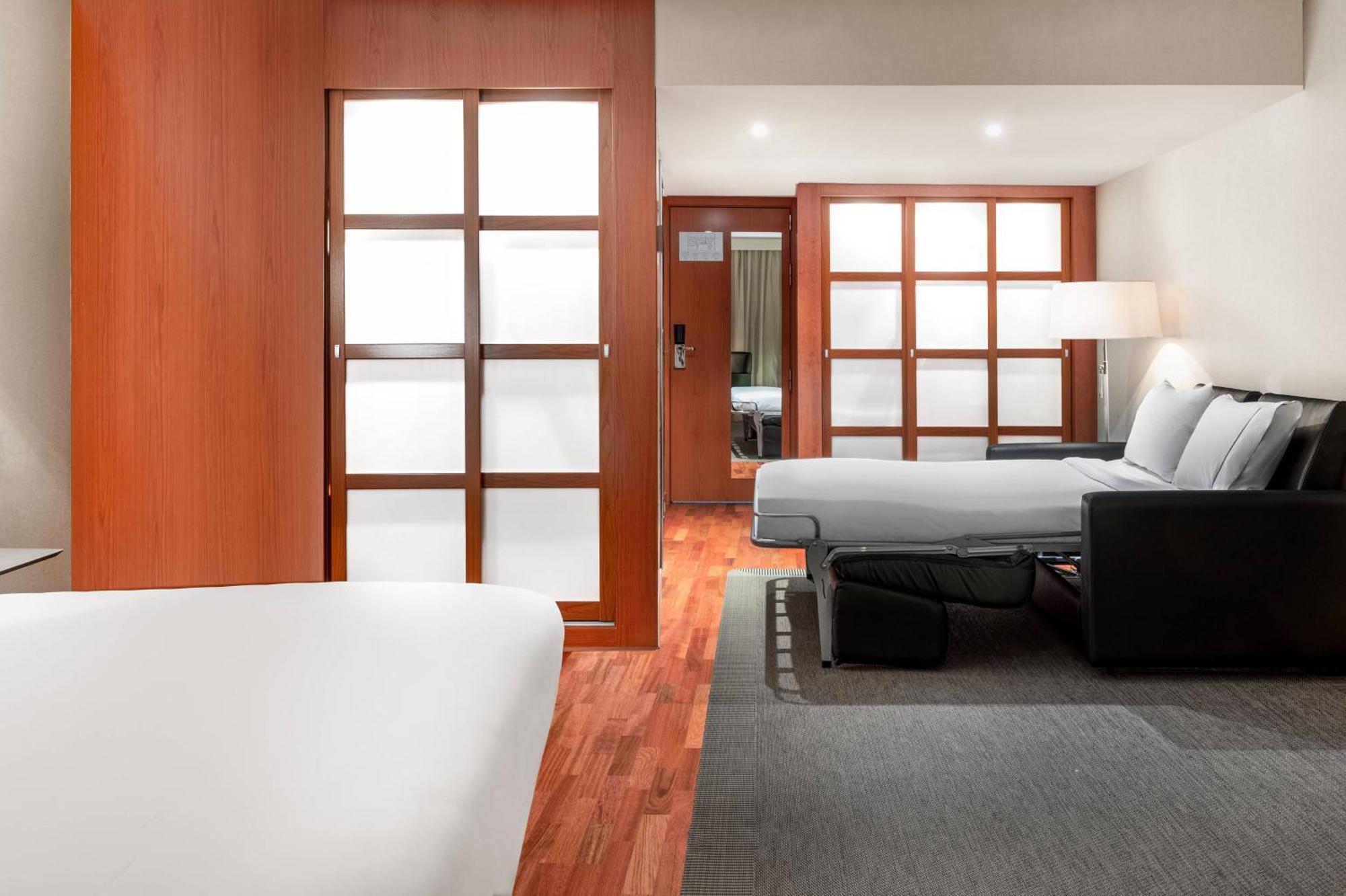 Ac Hotel La Rioja By Marriott Логроньо Экстерьер фото