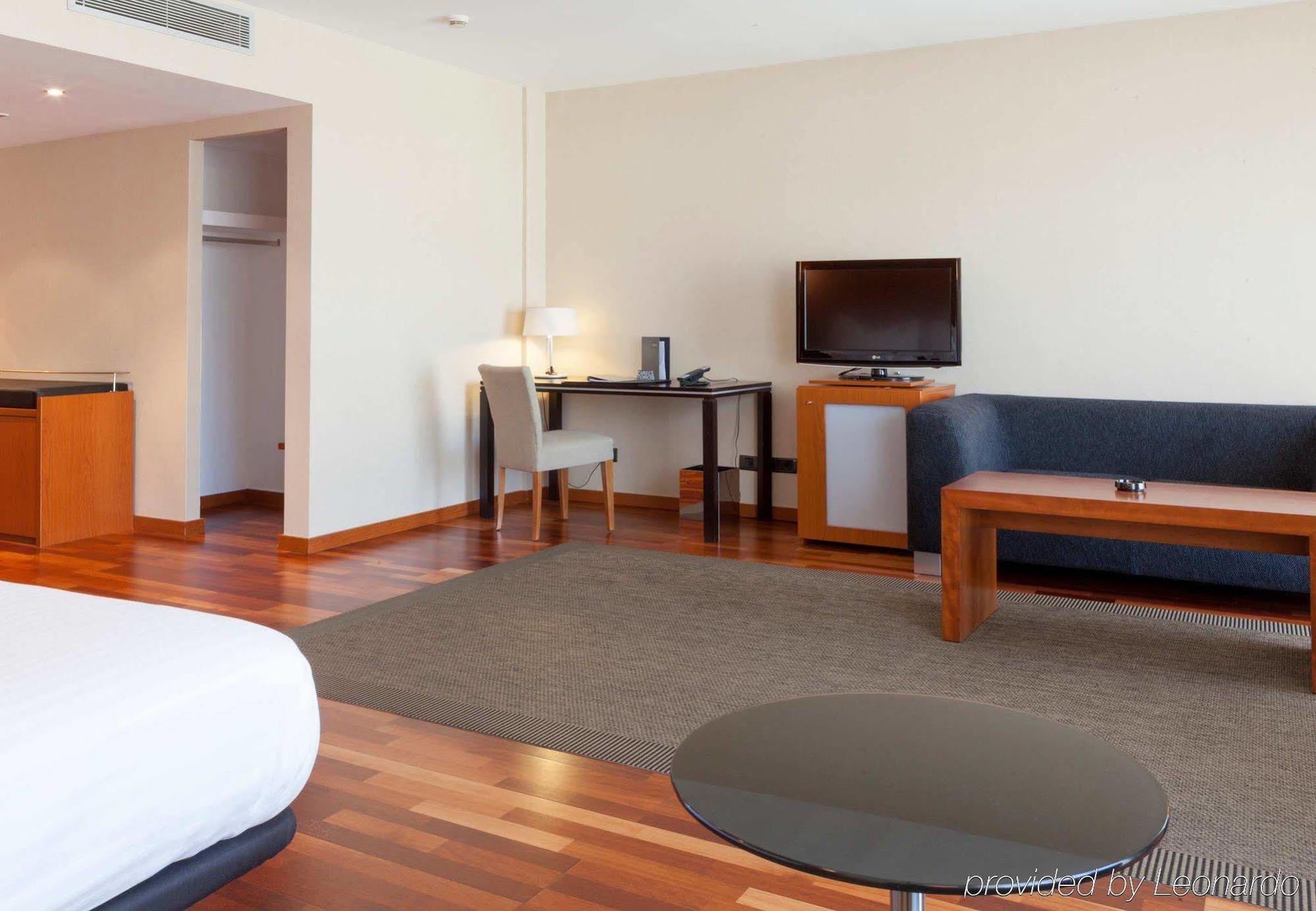 Ac Hotel La Rioja By Marriott Логроньо Экстерьер фото