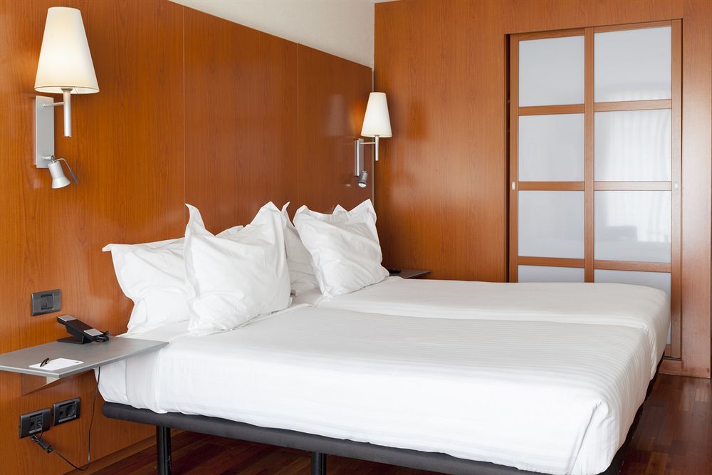 Ac Hotel La Rioja By Marriott Логроньо Экстерьер фото