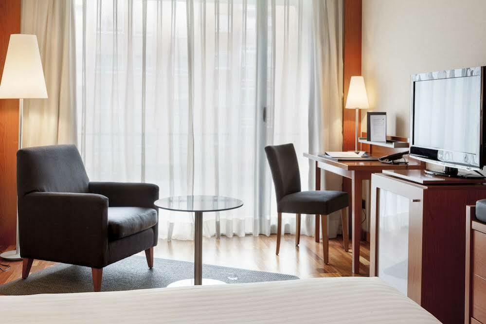 Ac Hotel La Rioja By Marriott Логроньо Экстерьер фото
