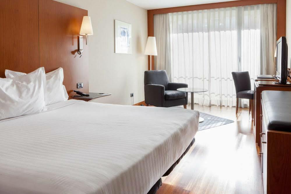 Ac Hotel La Rioja By Marriott Логроньо Экстерьер фото
